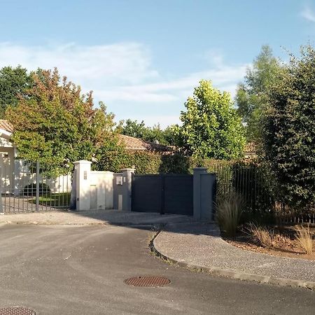 Petite Maison Avec Jardin Entre Lac Et Village Hourtin Exteriör bild