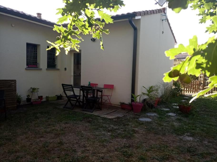 Petite Maison Avec Jardin Entre Lac Et Village Hourtin Exteriör bild