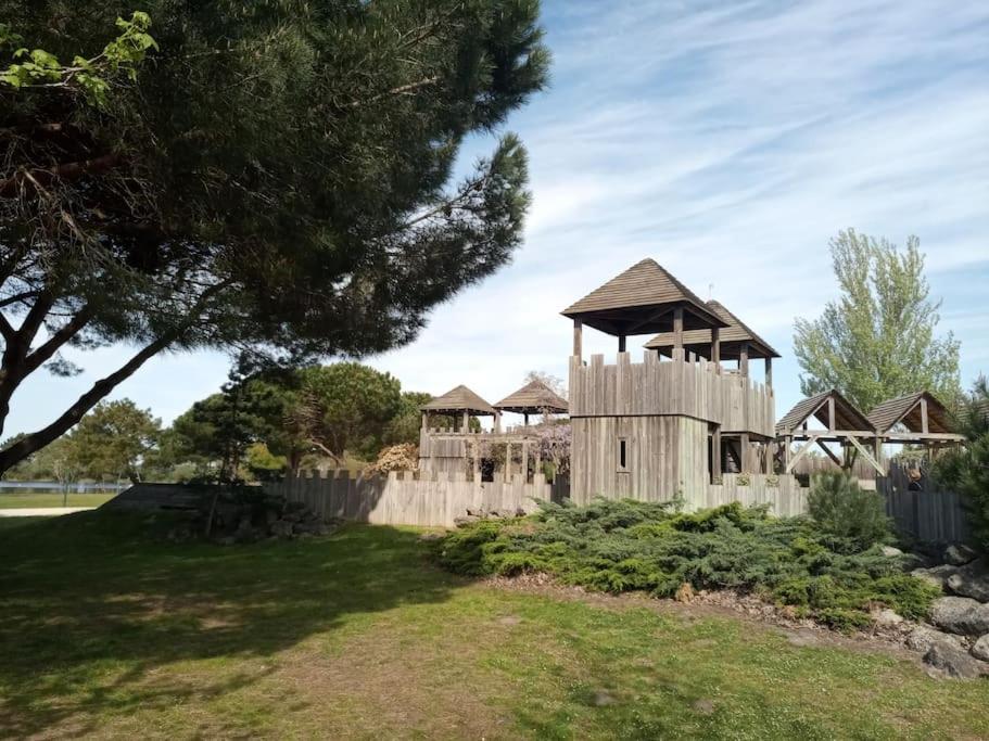 Petite Maison Avec Jardin Entre Lac Et Village Hourtin Exteriör bild