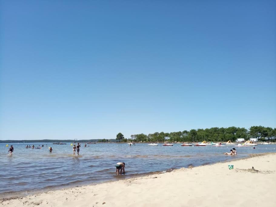 Petite Maison Avec Jardin Entre Lac Et Village Hourtin Exteriör bild