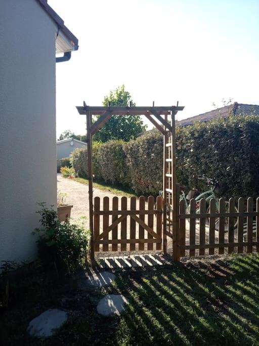 Petite Maison Avec Jardin Entre Lac Et Village Hourtin Exteriör bild