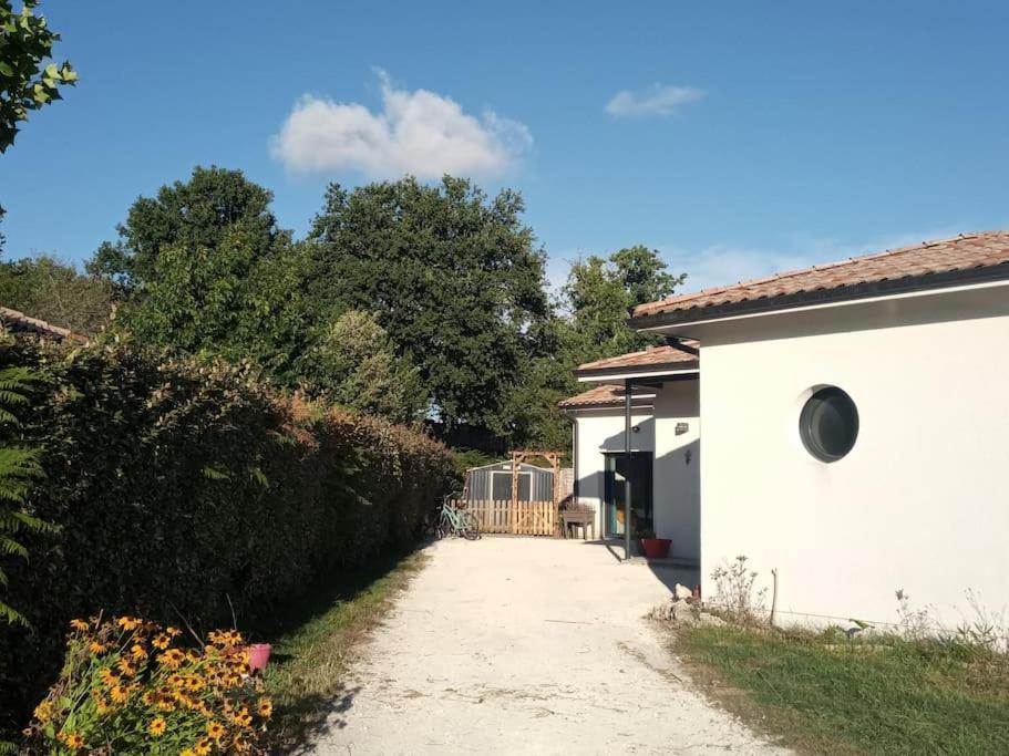 Petite Maison Avec Jardin Entre Lac Et Village Hourtin Exteriör bild